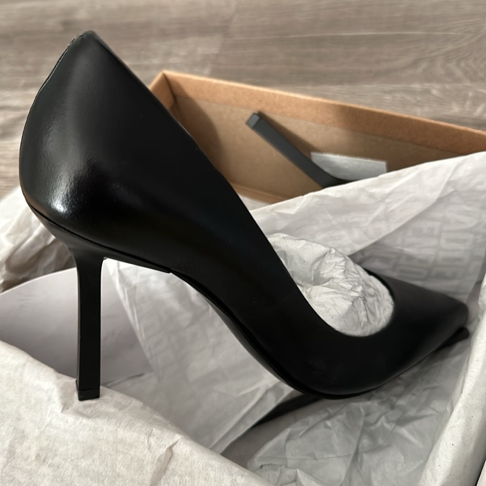 STEVE MADDEN CLASSIC LEATHER HEELS